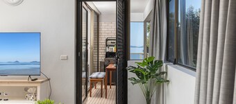 Bangalee 2 at Sunrise - waterfront apartment