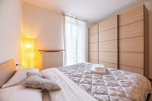 Apartamento família, vários quartos (Varenna Lake View 1) | 1 quarto, ferros/tábuas de passar roupa, Wi-Fi de cortesia