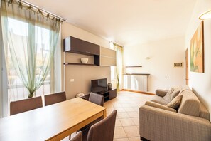 Family Apartment, Multiple Bedrooms (Varenna Lake View 1) | Living area