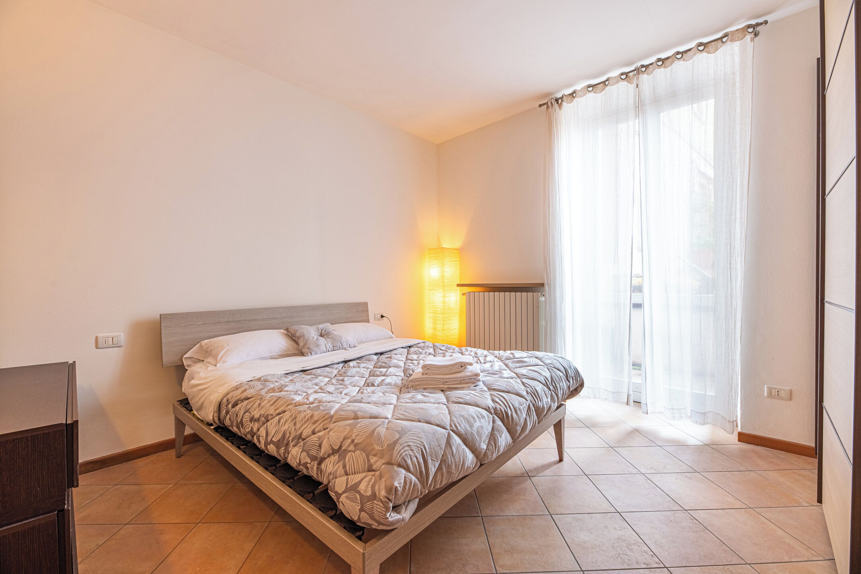 1 habitación, tabla de planchar con plancha, wifi gratis y ropa de cama 