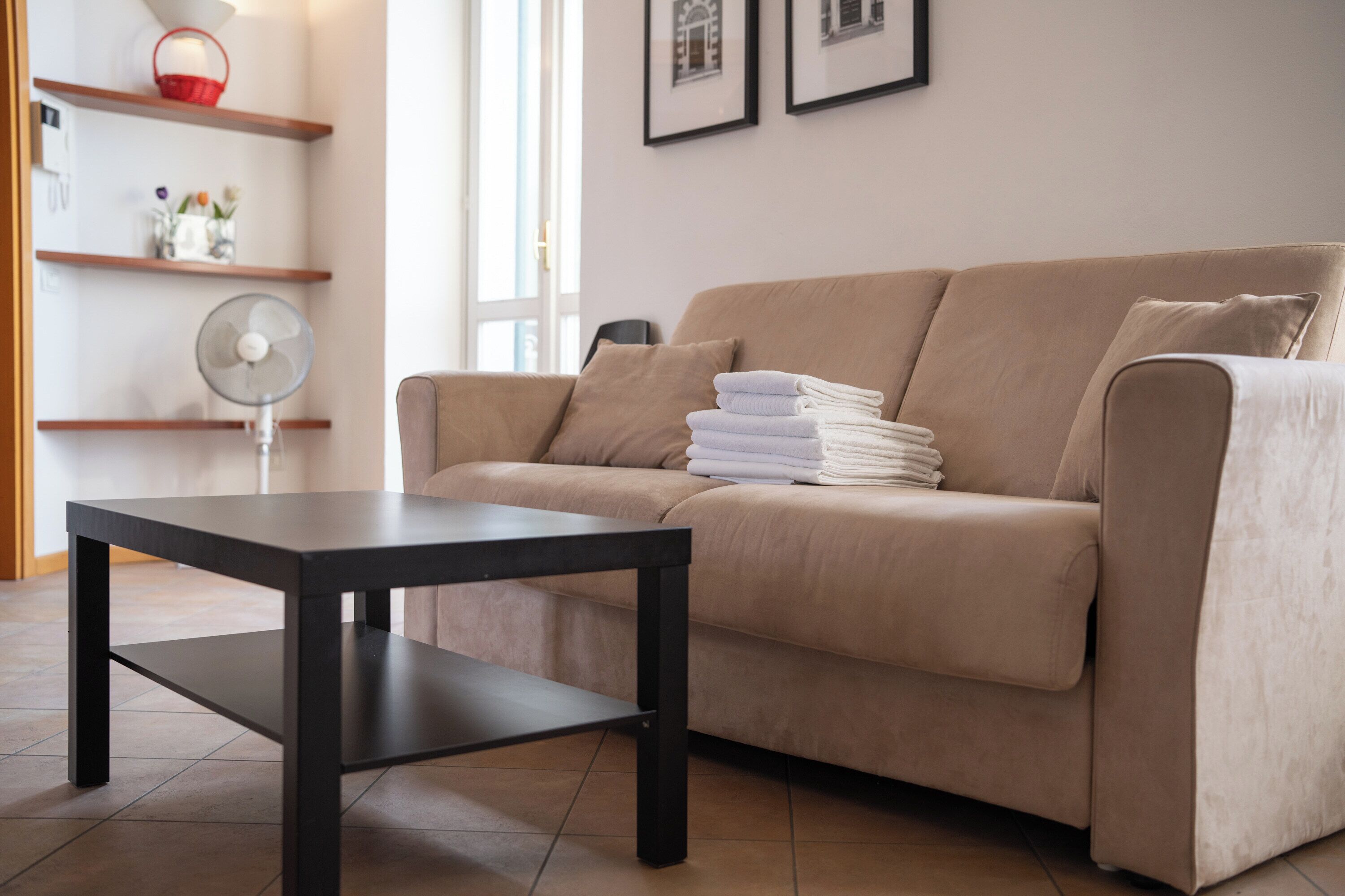 Télévision à écran plat de 21 pouces avec chaînes par satellite