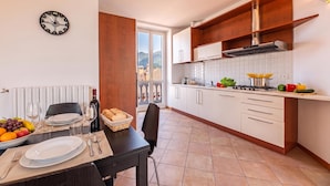 Family Apartment, 1 Bedroom, Balcony (Varenna Lake View 2) | Dining - Varenna Lake View 2 (Varenna)
