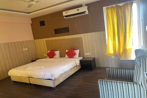 Deluxe Room | Desk, free WiFi, bed sheets - I Suites (Pune)