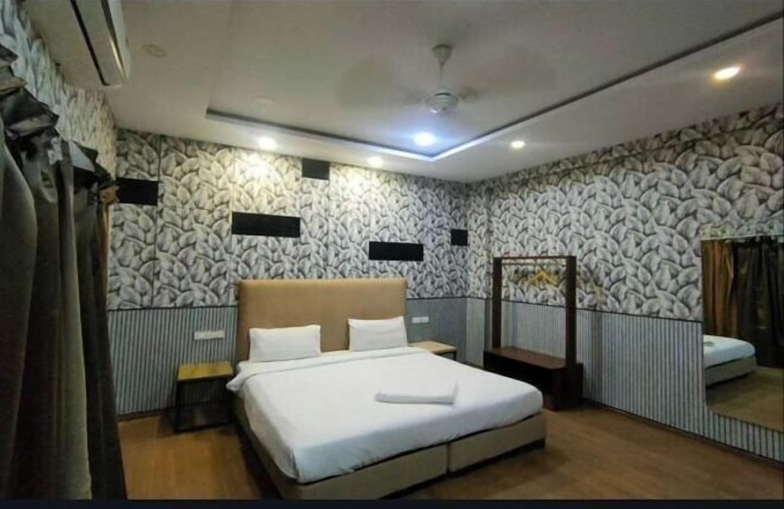 Desk, free WiFi, bed sheets