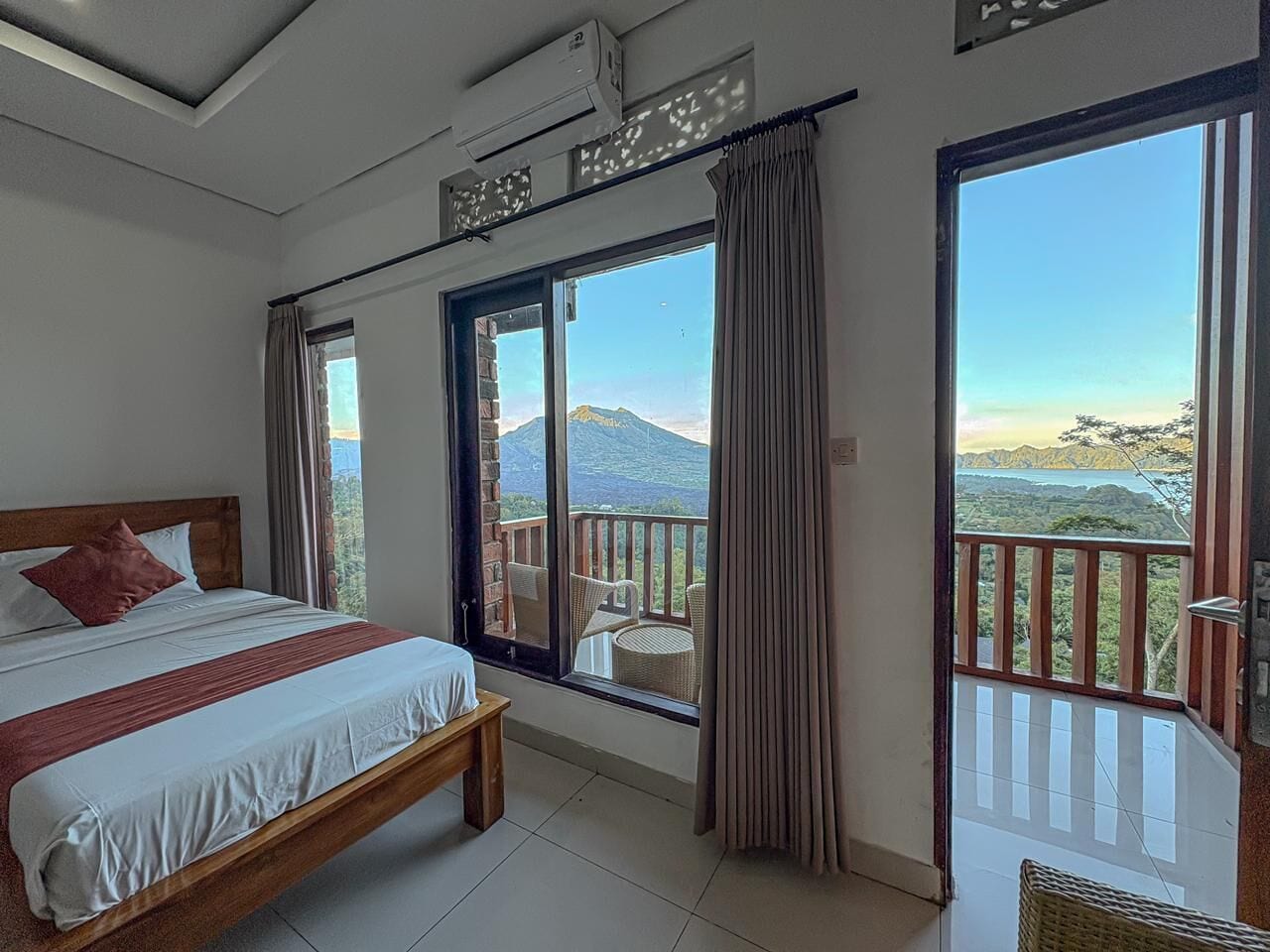 Deluxe Twin Room, Mountain View | Desk, free WiFi, bed sheets