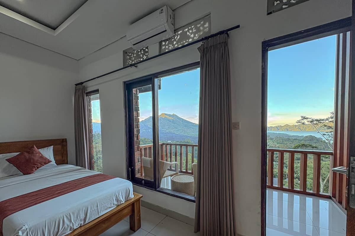 Phòng 2 giường đơn Deluxe, quang cảnh núi | Bàn, truy cập Internet không dây miễn phí, bộ trải giường 