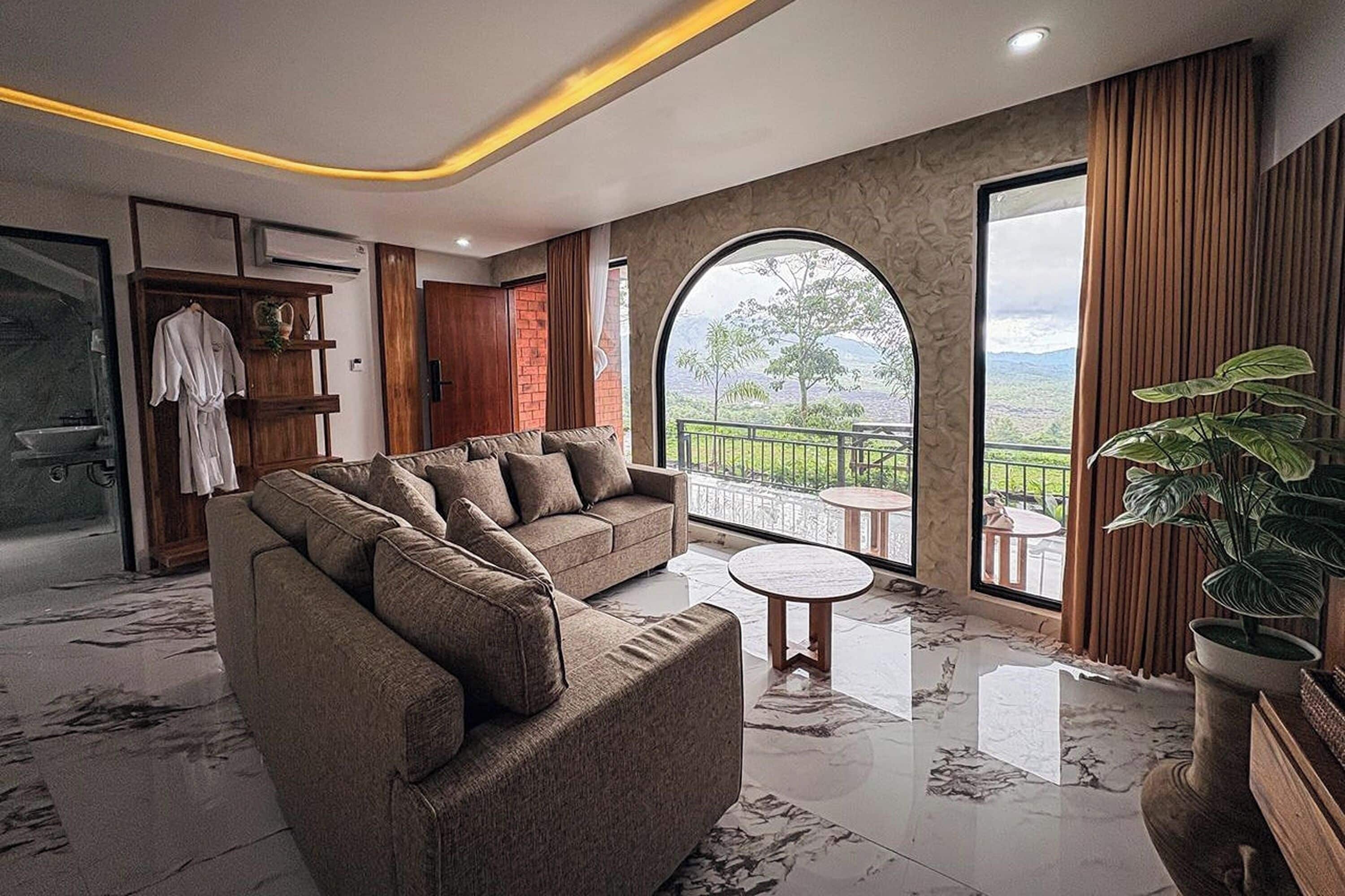 Family Room | Desk, free WiFi, bed sheets