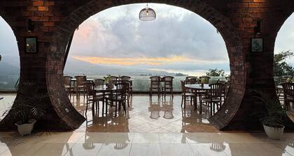 Caldera Hotel & Restaurant