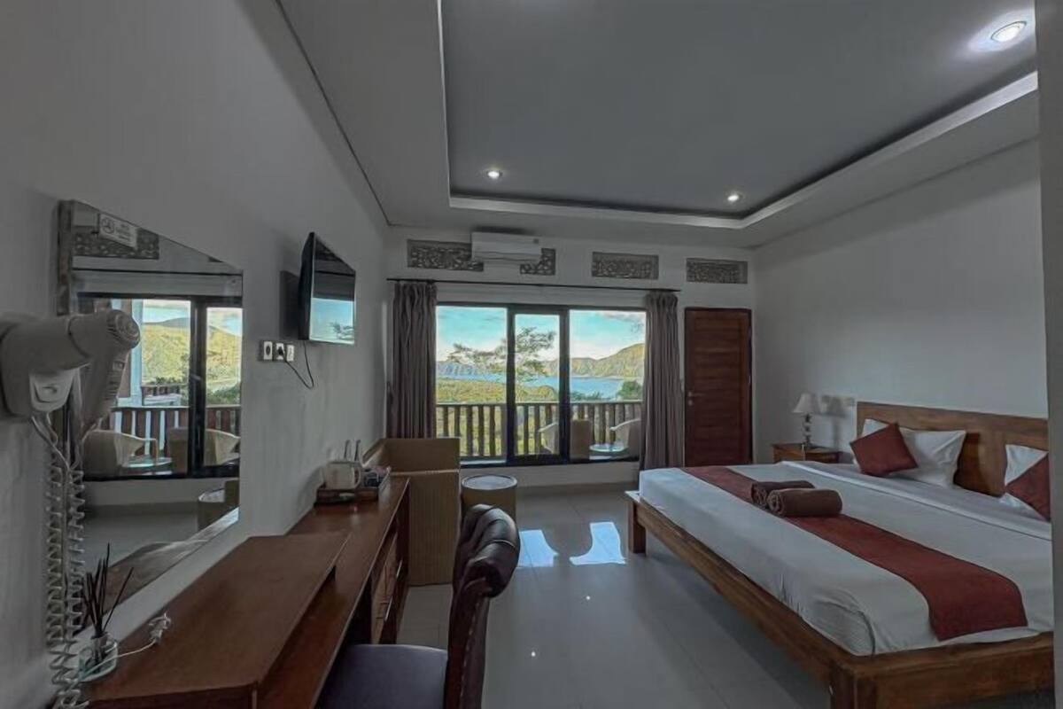 Escritorio, wifi gratis y ropa de cama