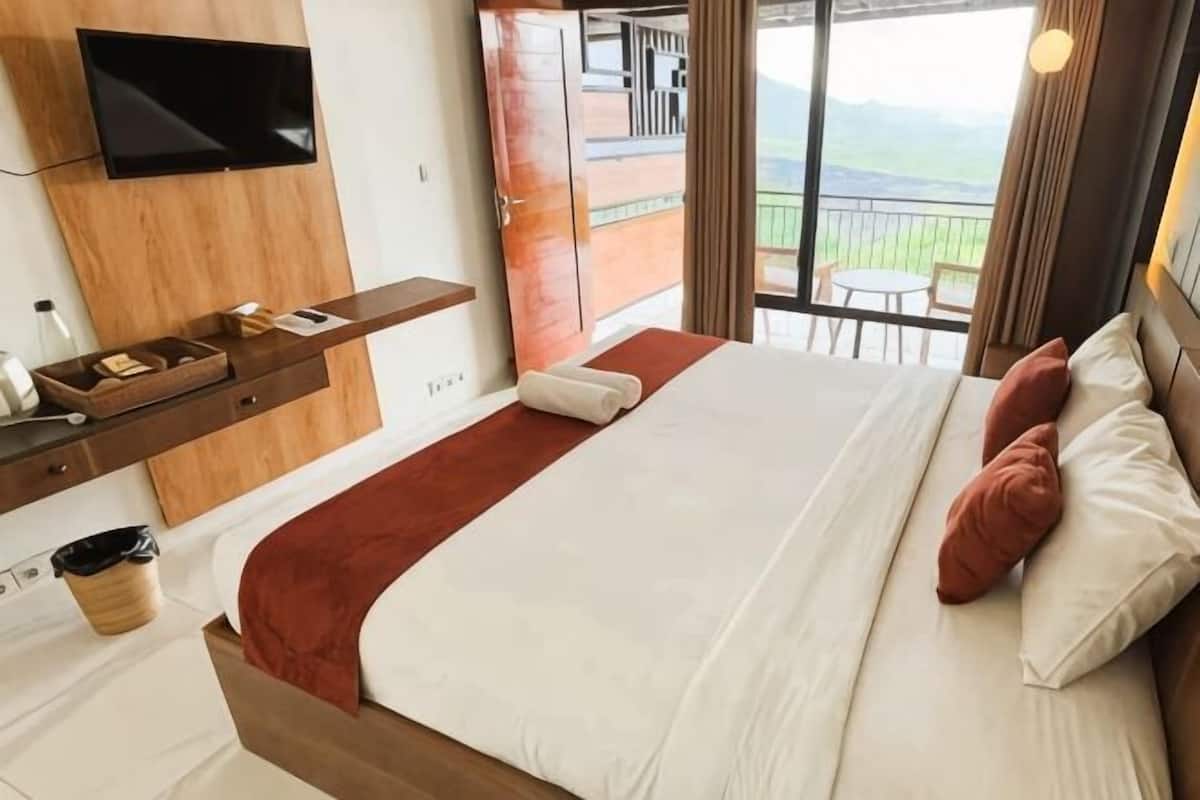 Escritorio, wifi gratis y ropa de cama