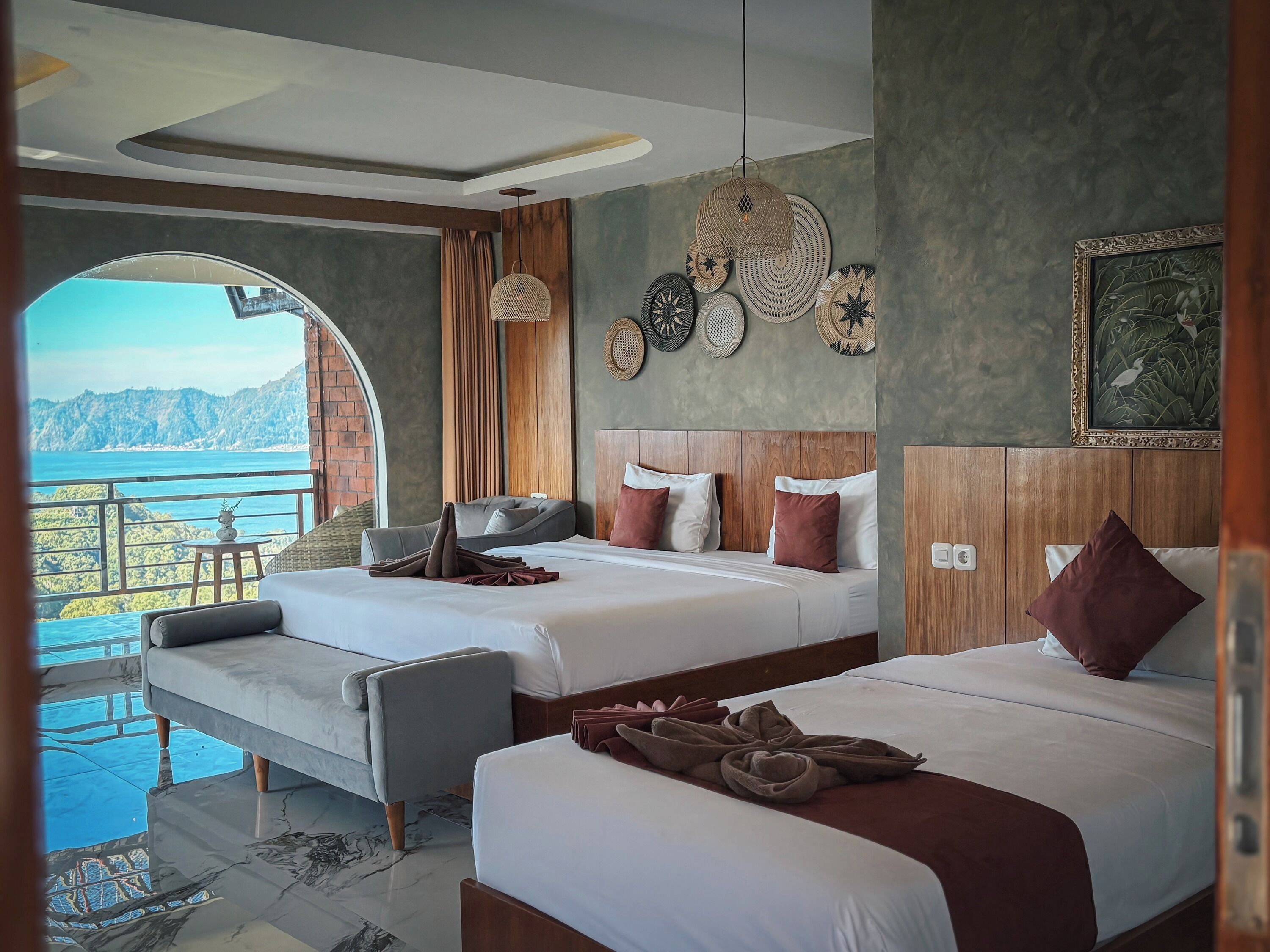 Escritorio, wifi gratis y ropa de cama 