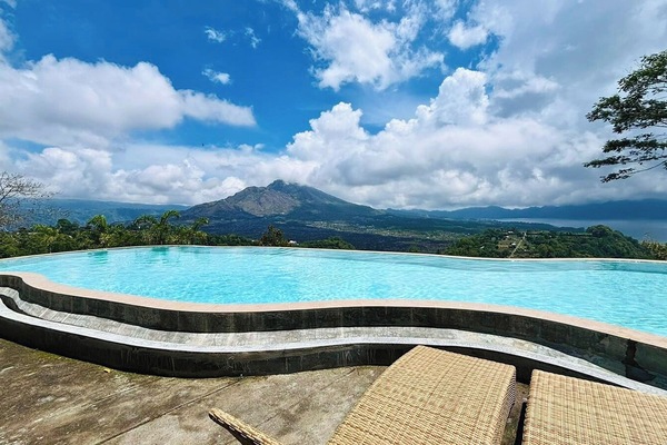 Kolam renang terbuka