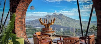 Caldera Hotel & Restaurant