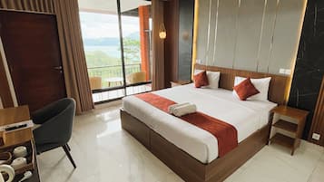Luxury Room, Mountain View | Desk, free WiFi, bed sheets