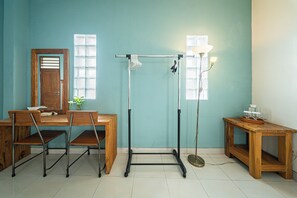 Deluxe tweepersoonskamer | Een bureau, gratis wifi, beddengoed