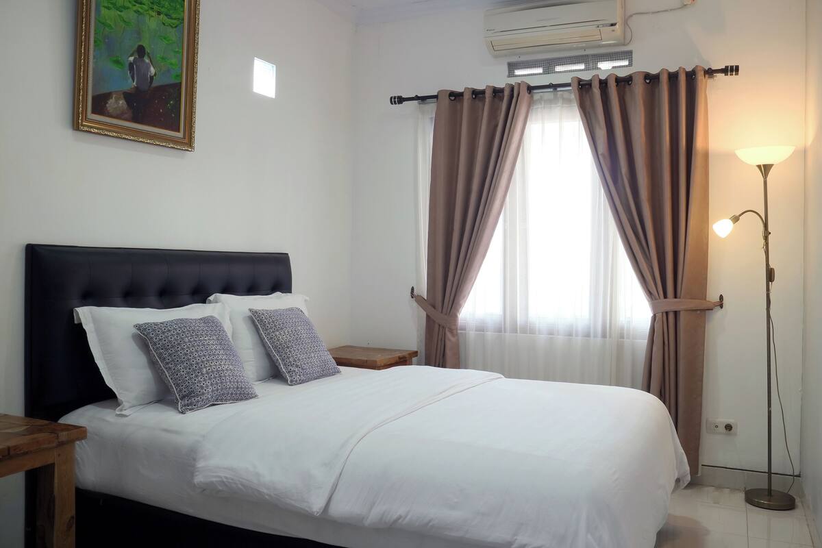 Standard Double Room | Desk, free WiFi, bed sheets