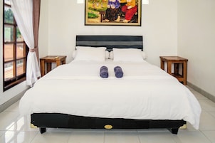 Deluxe Double Room | Desk, free WiFi, bed sheets