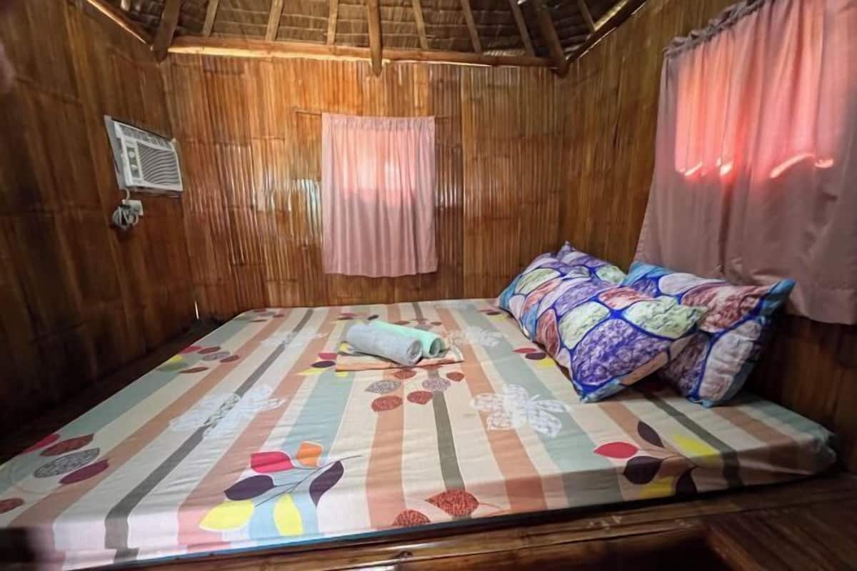 Escritorio, wifi gratis y ropa de cama