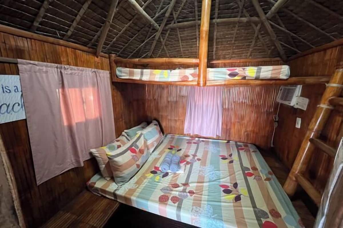 Escritorio, wifi gratis y ropa de cama