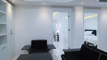 In-room safe, desk, bed sheets