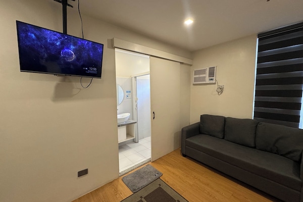 Deluxe Oda | Masa, ücretsiz kablosuz İnternet, çarşaf takımı