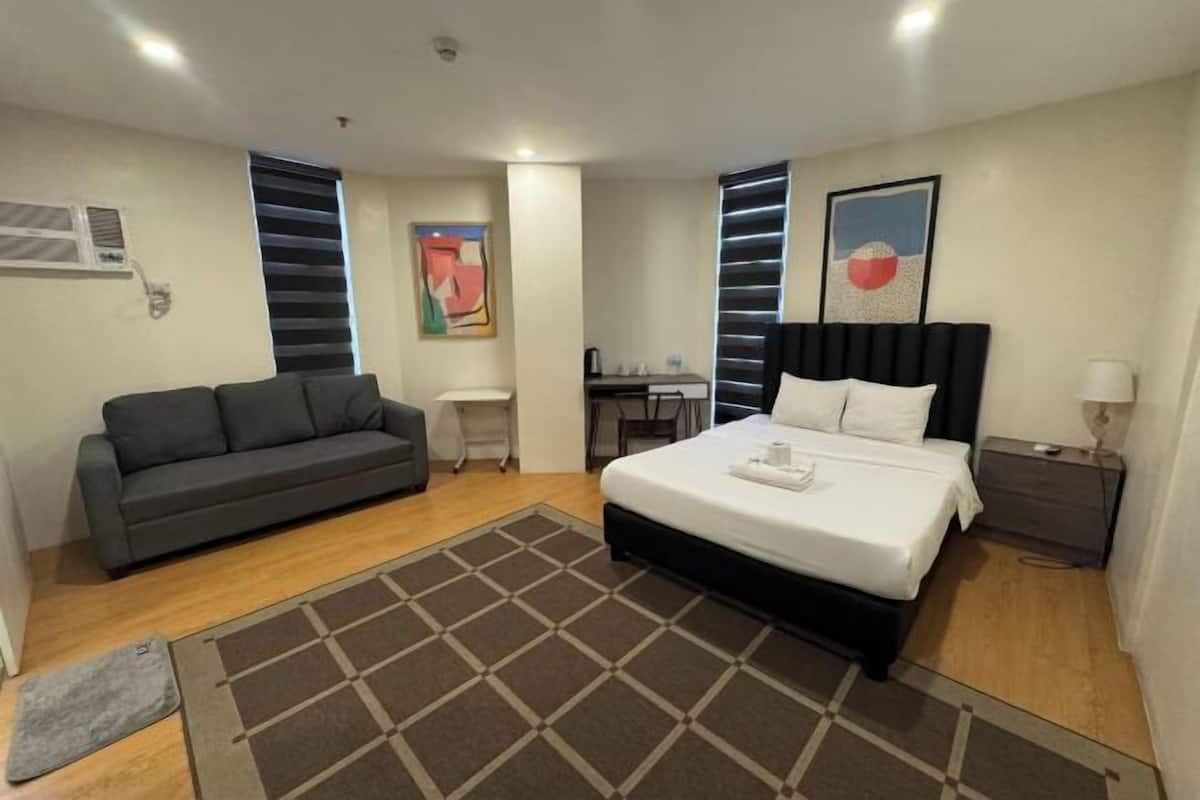 Desk, free WiFi, bed sheets