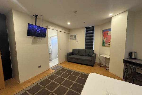 Deluxe Oda | Masa, ücretsiz kablosuz İnternet, çarşaf takımı