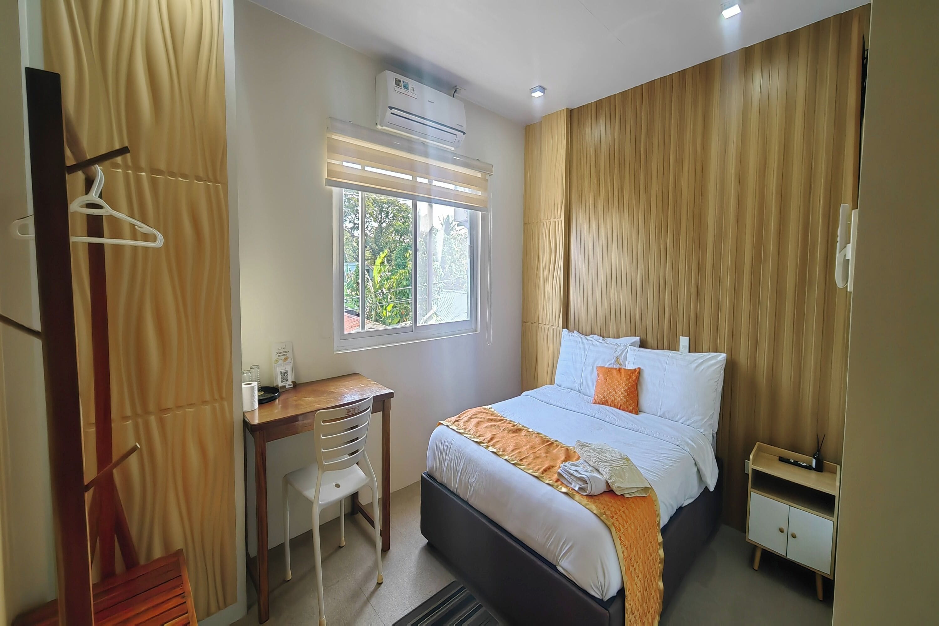 Deluxe Double Room | Desk, iron/ironing board, free WiFi, bed sheets