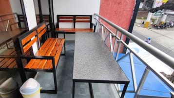 Standard Triple Room | Desk, free WiFi, bed sheets
