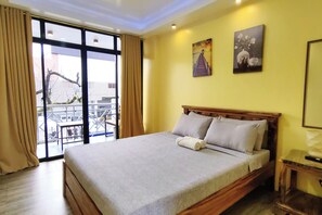 Standard Double Room | Desk, free WiFi, bed sheets - Inn Ka Kay Mame near SM City Puerto Princesa (Puerto Princesa)