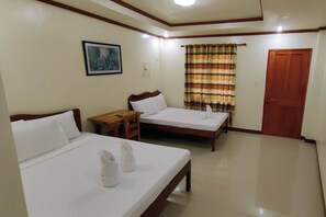家庭房 | 办公桌、免费 WiFi、床单