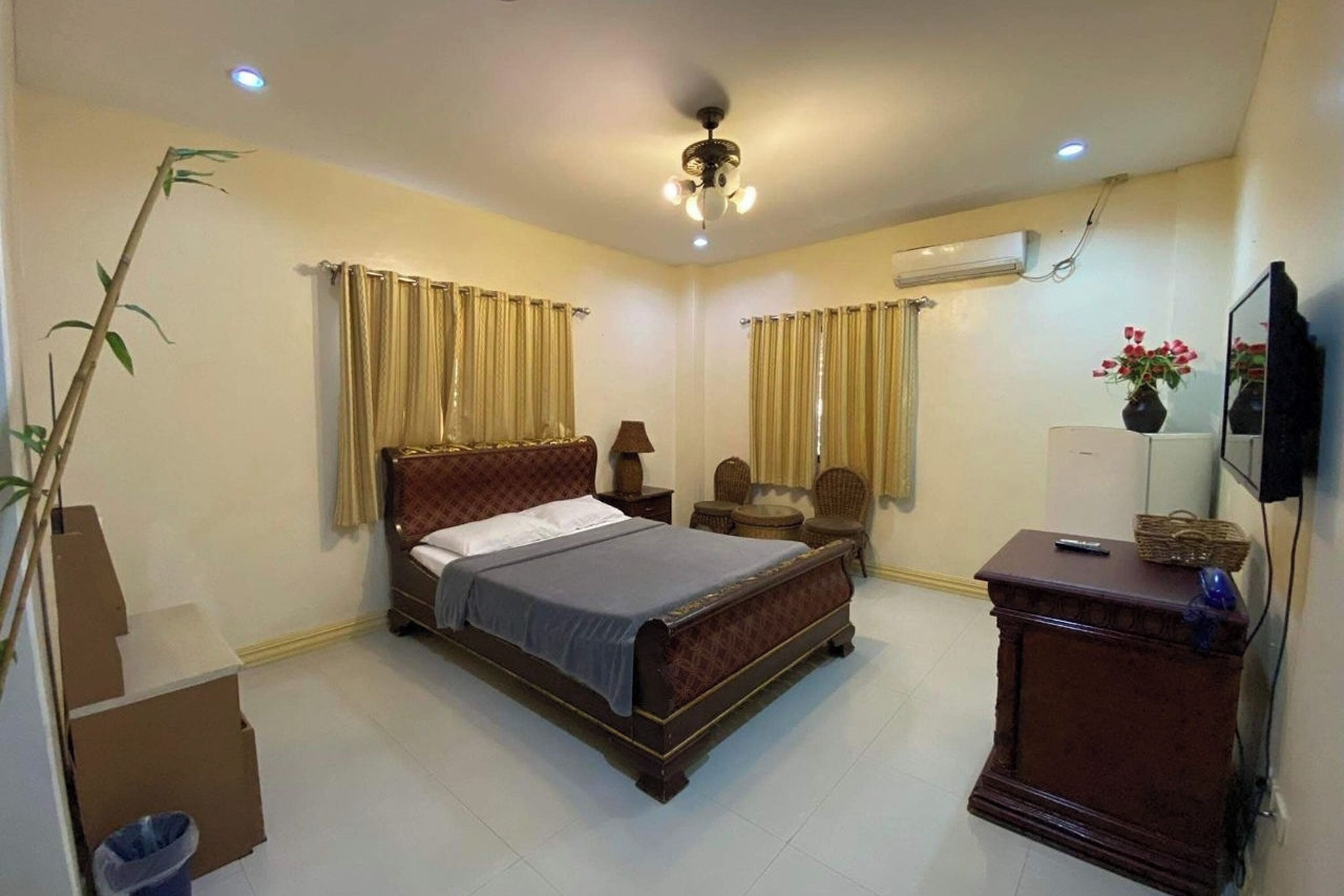 In-room safe, desk, free WiFi, bed sheets