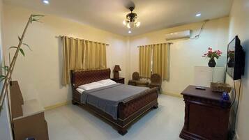 In-room safe, desk, free WiFi, bed sheets