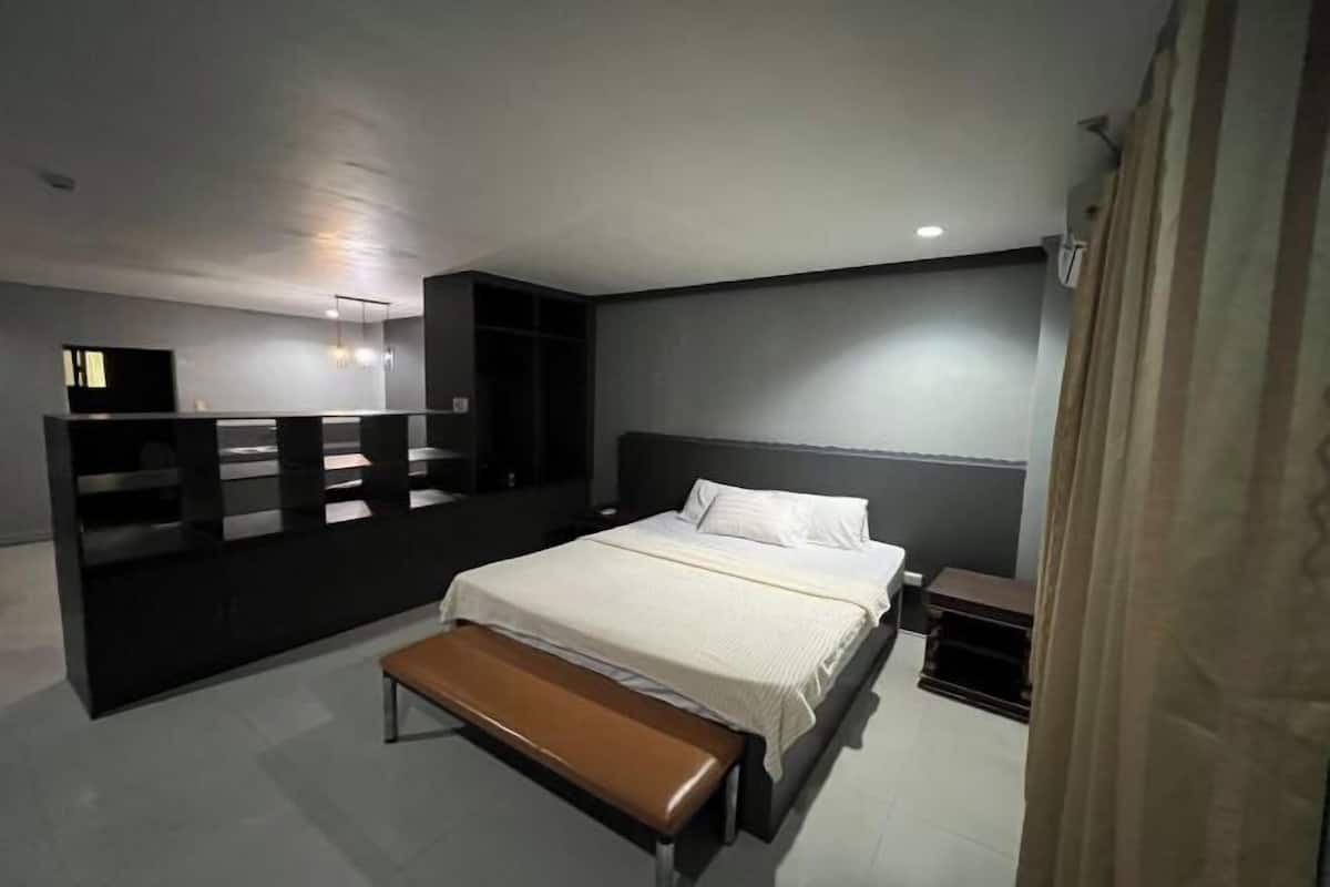 Coffres-forts dans les chambres, bureau, Wi-Fi gratuit, draps fournis