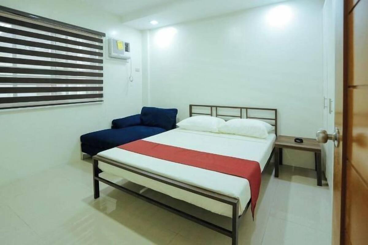 1 bedroom, desk, free WiFi, bed sheets