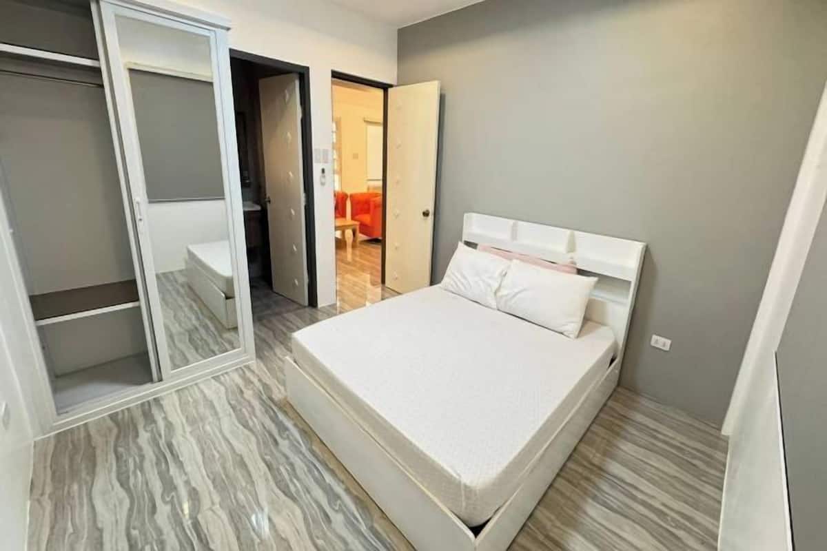 Desk, free WiFi, bed sheets