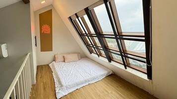 Desk, free WiFi, bed sheets