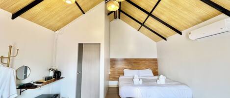 Deluxe Double Room | Free WiFi, bed sheets