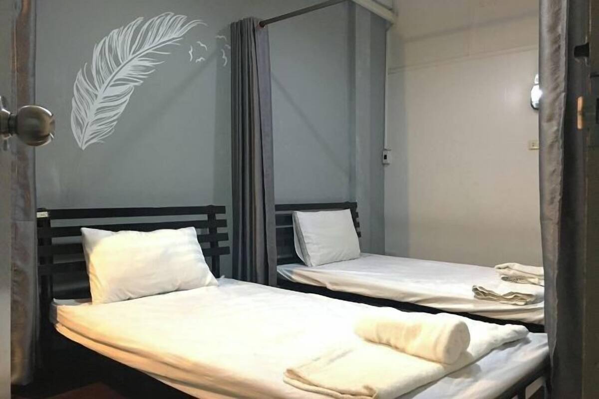 WiFi (free), bed sheets