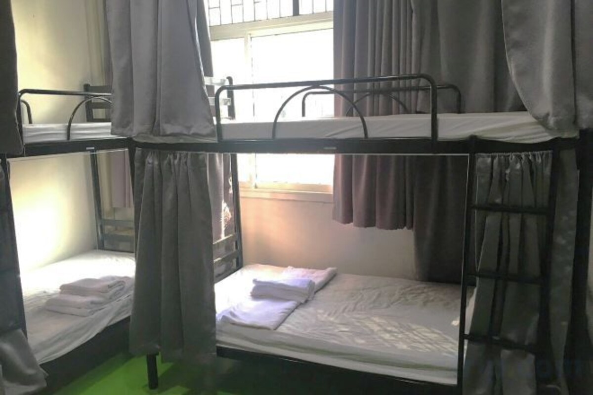 WiFi (free), bed sheets