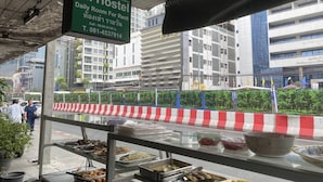 A hostel with a signboard advertising daily room for rent, a contact number, and a website. - Ali Hostel (Bangkok)