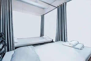 Room, Men only | Free WiFi, bed sheets - Ali Hostel (Bangkok)