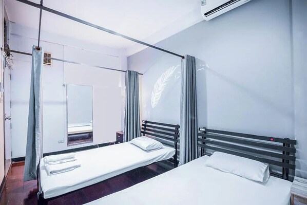 Habitación, solo para hombres | Wifi gratis y ropa de cama