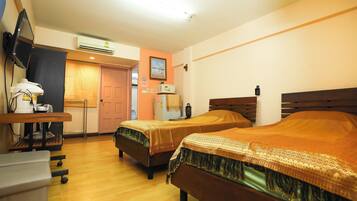 Habitación estándar con 2 camas individuales | Escritorio, wifi gratis y ropa de cama