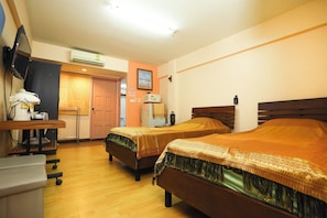 Habitación estándar con 2 camas individuales | Escritorio, wifi gratis, ropa de cama