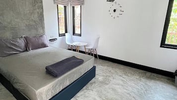 Habitación doble Deluxe | Tabla de planchar con plancha, wifi gratis y ropa de cama