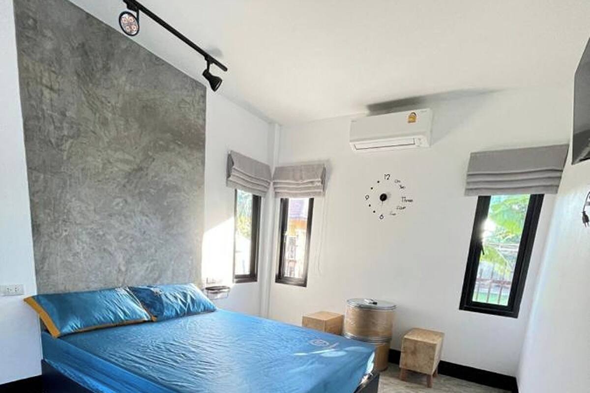 Iron/ironing board (on request), WiFi (free), bed sheets
