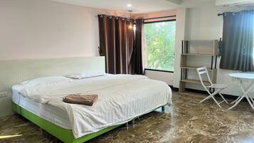 Habitación Deluxe doble | Escritorio, wifi gratis, ropa de cama