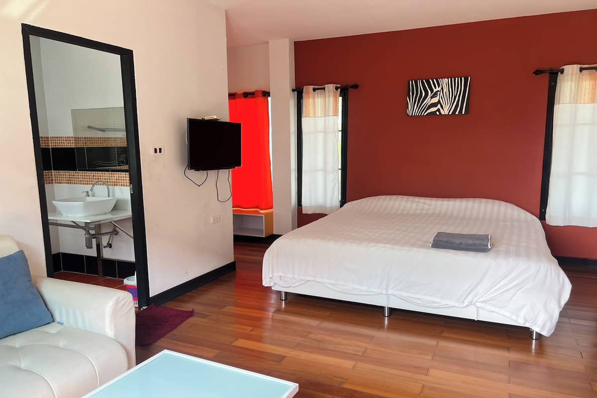 Familiekamer | Een bureau, gratis wifi, beddengoed