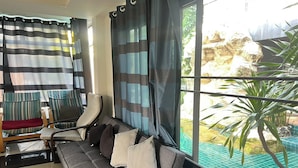 A room with a sofa, chairs, and a large window with curtains. - Bkl Pool Villa Pattaya (Bang Lamung)